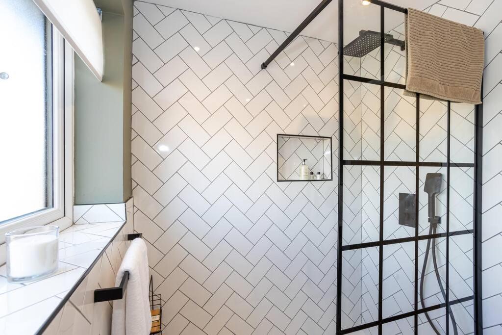 Railway House - Central Warrington - Sleeps 6 Εξωτερικό φωτογραφία