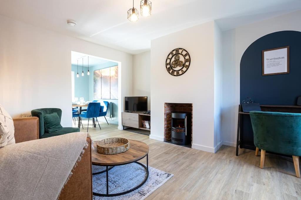 Railway House - Central Warrington - Sleeps 6 Εξωτερικό φωτογραφία