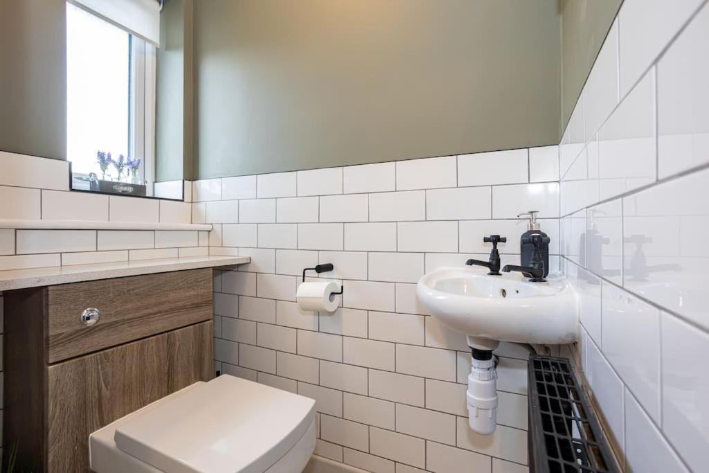 Railway House - Central Warrington - Sleeps 6 Εξωτερικό φωτογραφία